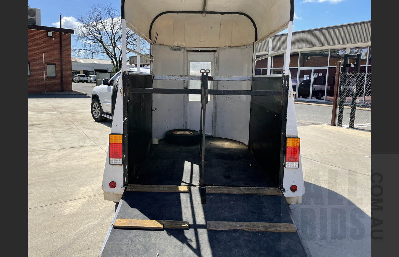 1975 Kara Kar Dual Axle Horse Float