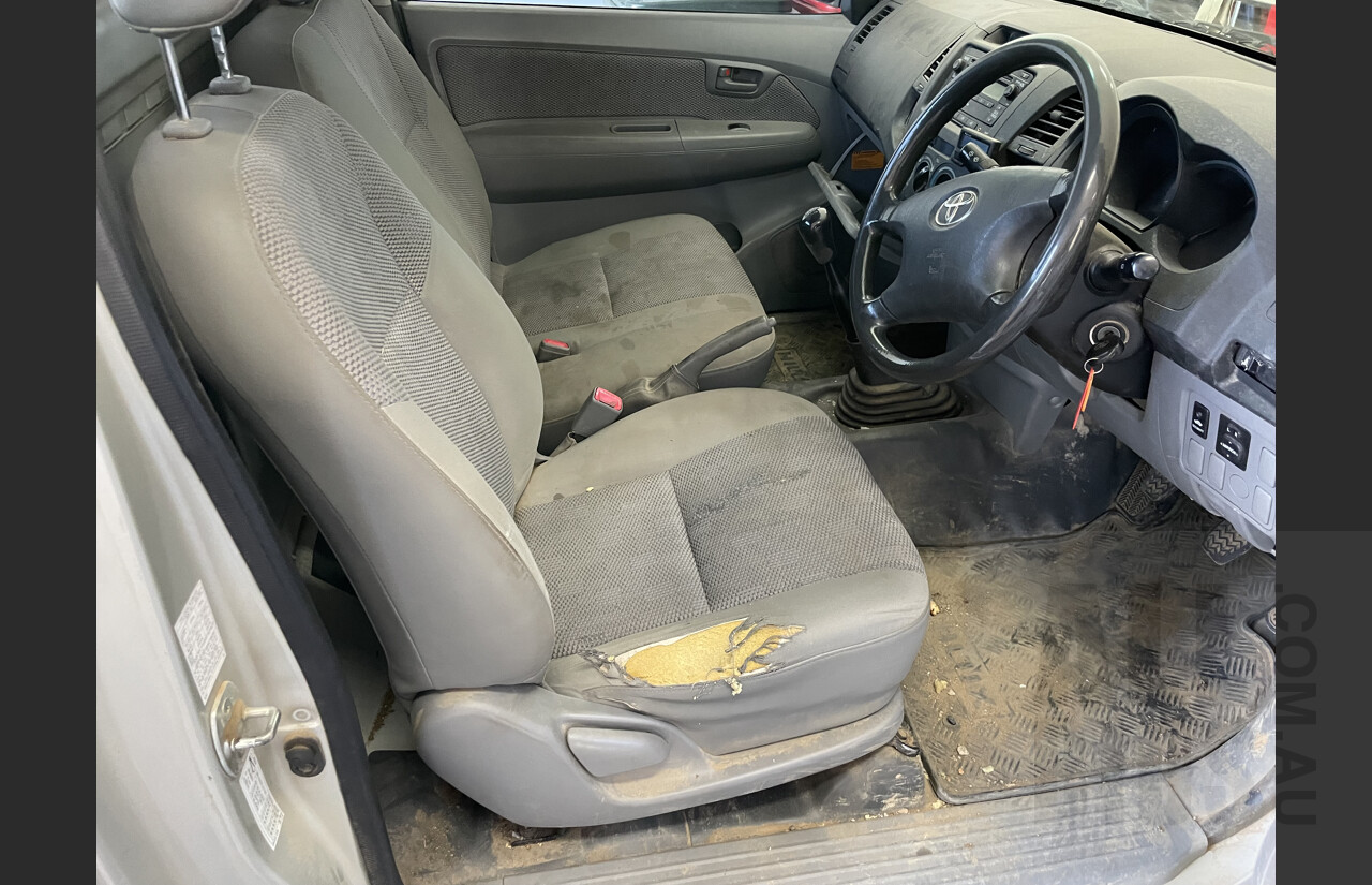 6/2009 Toyota Hilux SR GGN15R 09 UPGRADE C/chas Silver 4.0L