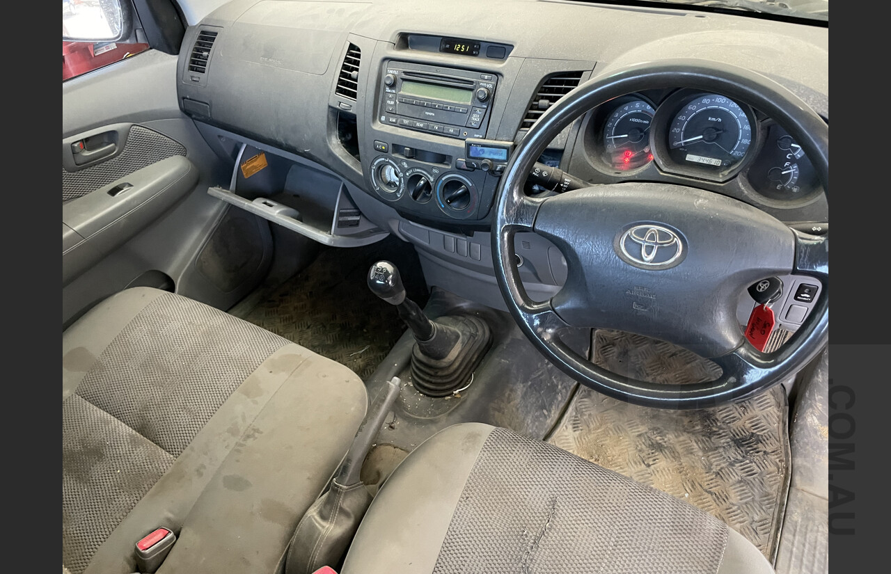 6/2009 Toyota Hilux SR GGN15R 09 UPGRADE C/chas Silver 4.0L