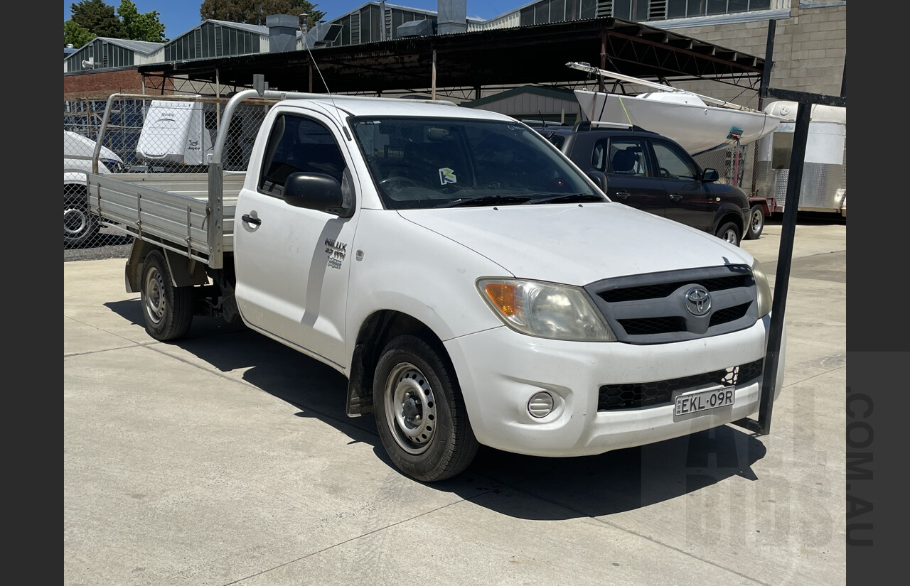 7/2006 Toyota Hilux Workmate TGN16R C/chas White 2.7L