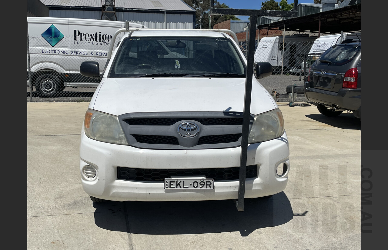 7/2006 Toyota Hilux Workmate TGN16R C/chas White 2.7L