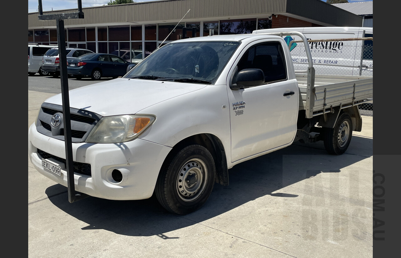 7/2006 Toyota Hilux Workmate TGN16R C/chas White 2.7L