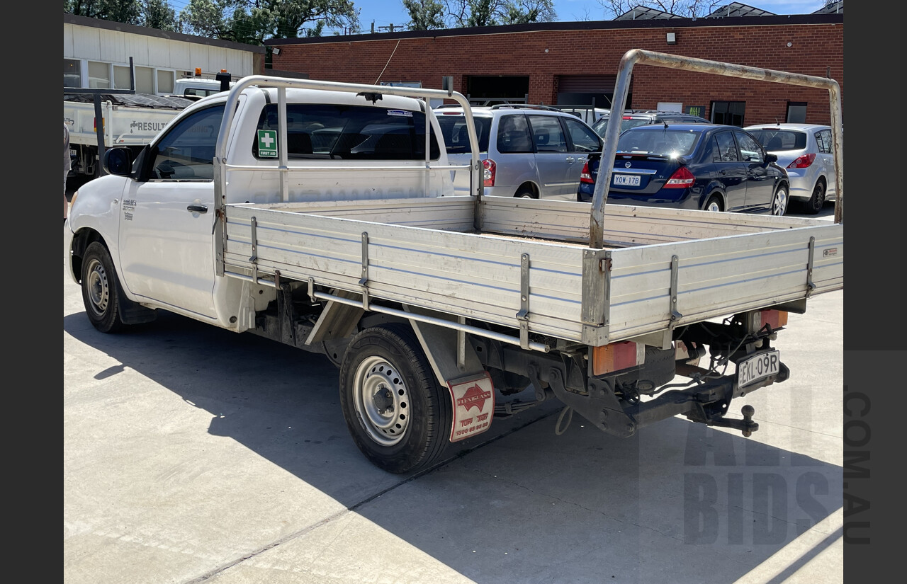 7/2006 Toyota Hilux Workmate TGN16R C/chas White 2.7L