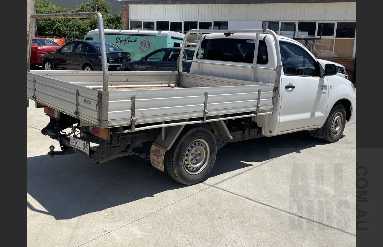 7/2006 Toyota Hilux Workmate TGN16R C/chas White 2.7L