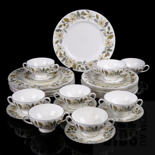 Extensive Wedgwood Beaconsfield Dinner Service, 72 Pieces