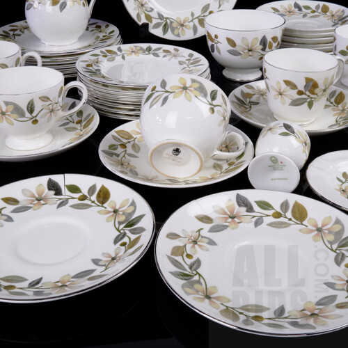 Extensive Wedgwood Beaconsfield Dinner Service, 72 Pieces