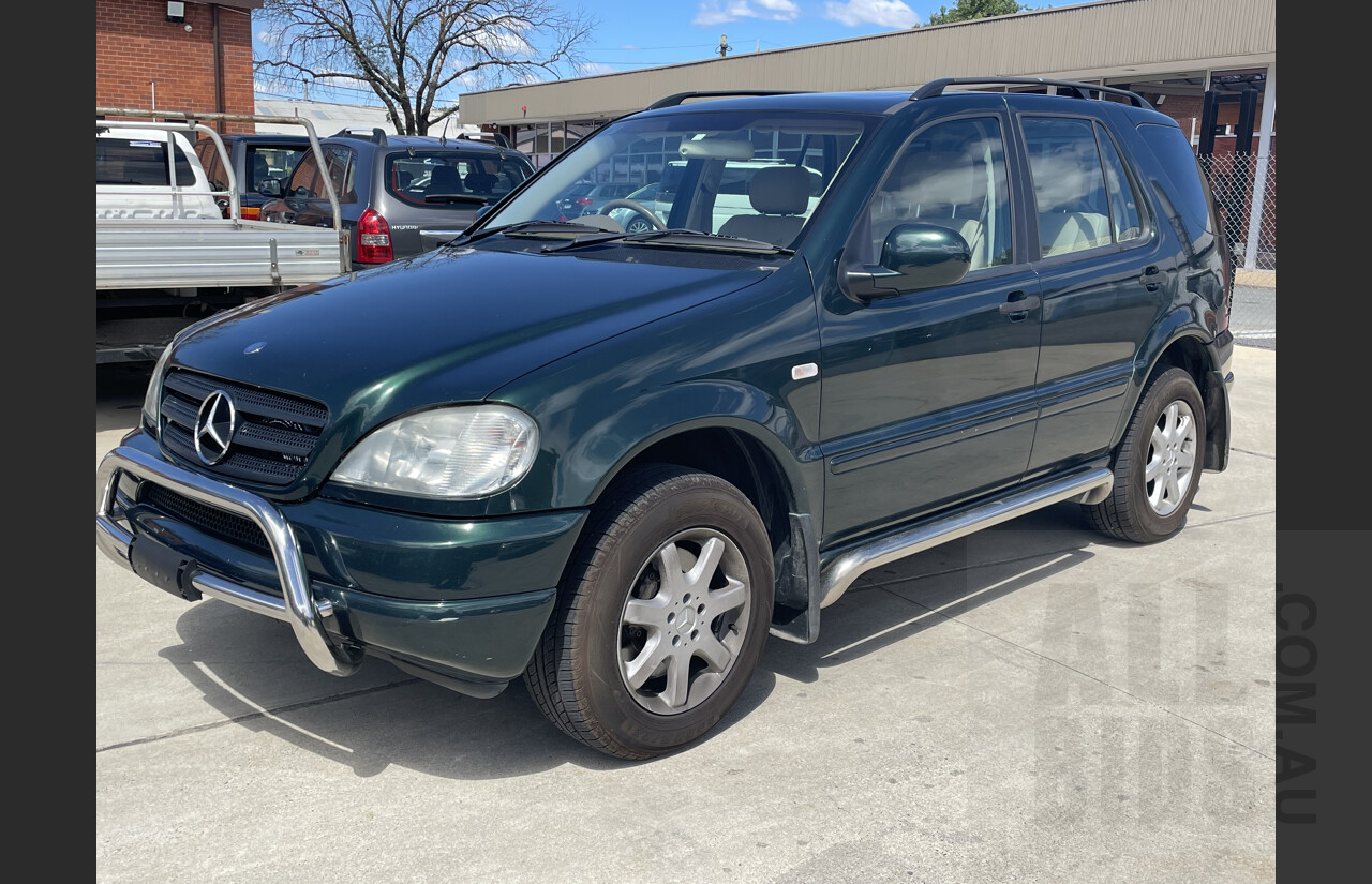 2/2000 Mercedes-Benz ML430 (4x4) 4d Wagon Green 4.3L