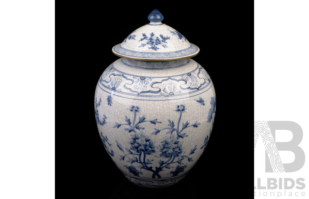 Chinese Porcelain Crackle Glazed Blue and White Lidded Ginger Jar