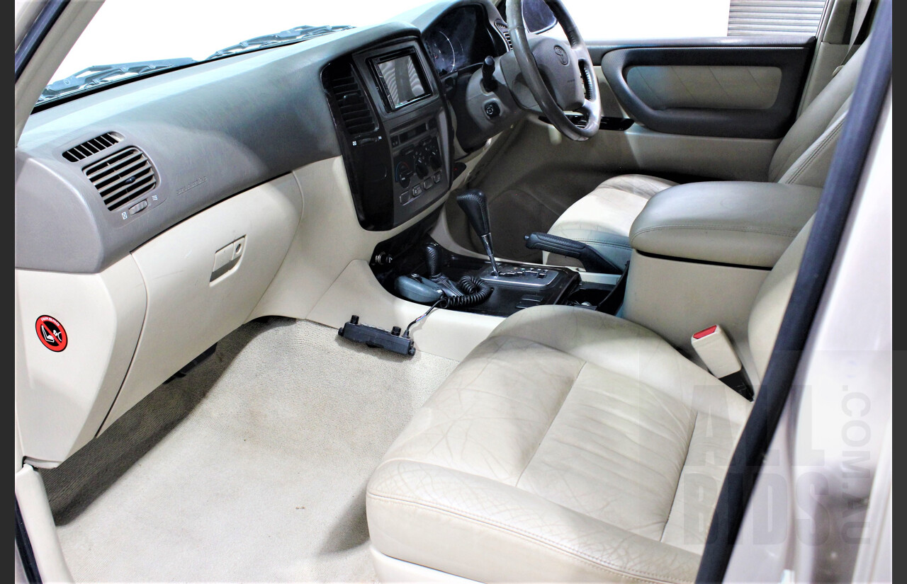 5/2004 Toyota Landcruiser GXL (4x4) UZJ100R 4d Wagon Gold 4.7L V8