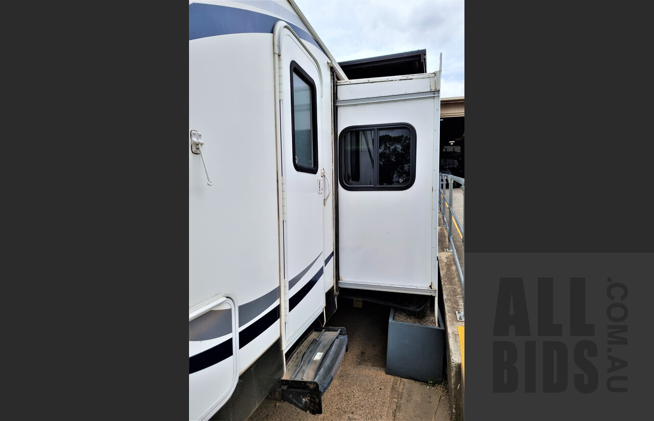 09/2012 Cruiser RV Shadow Cruiser 160BHS 28ft Twin Axle Caravan VIN: 5RXTD2628D1026106