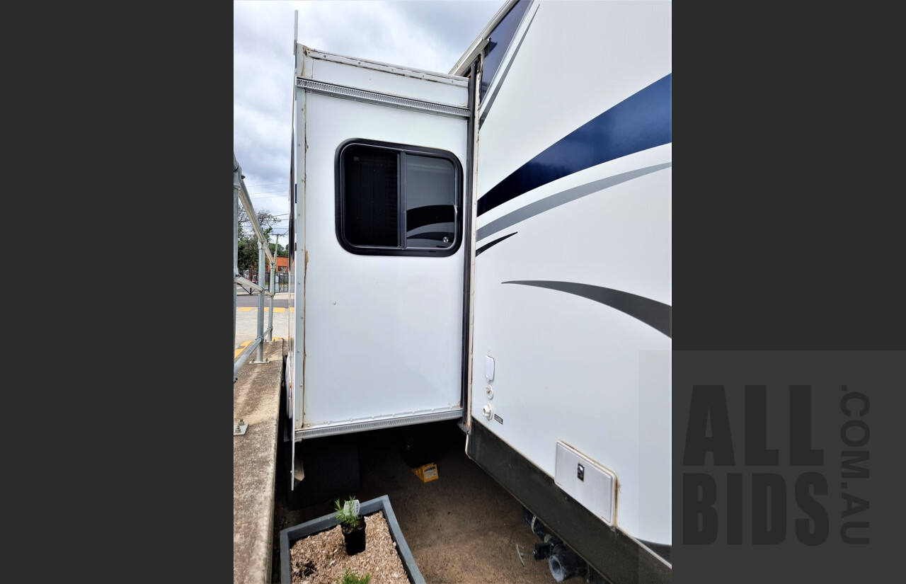 09/2012 Cruiser RV Shadow Cruiser 160BHS 28ft Twin Axle Caravan VIN: 5RXTD2628D1026106