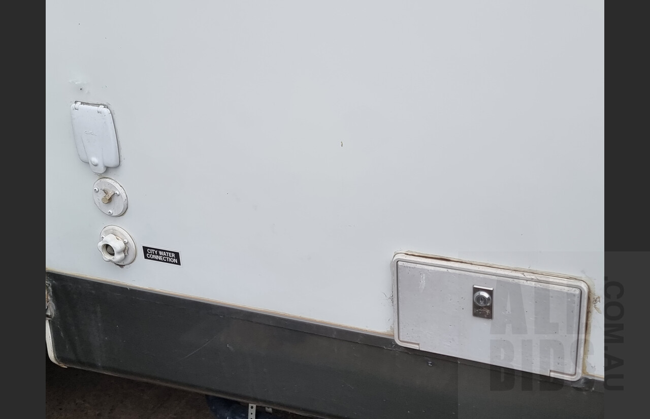 09/2012 Cruiser RV Shadow Cruiser 160BHS 28ft Twin Axle Caravan VIN: 5RXTD2628D1026106