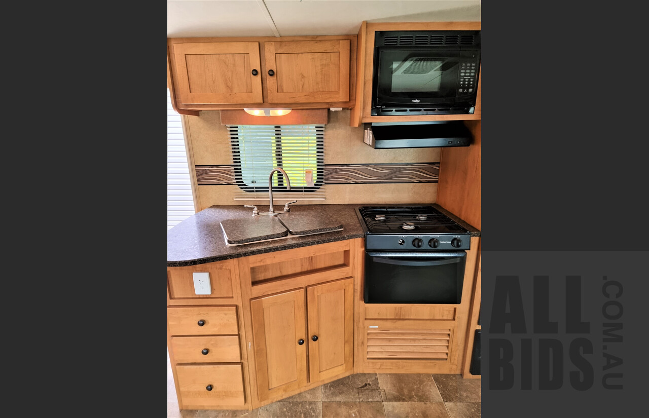 09/2012 Cruiser RV Shadow Cruiser 160BHS 28ft Twin Axle Caravan VIN: 5RXTD2628D1026106