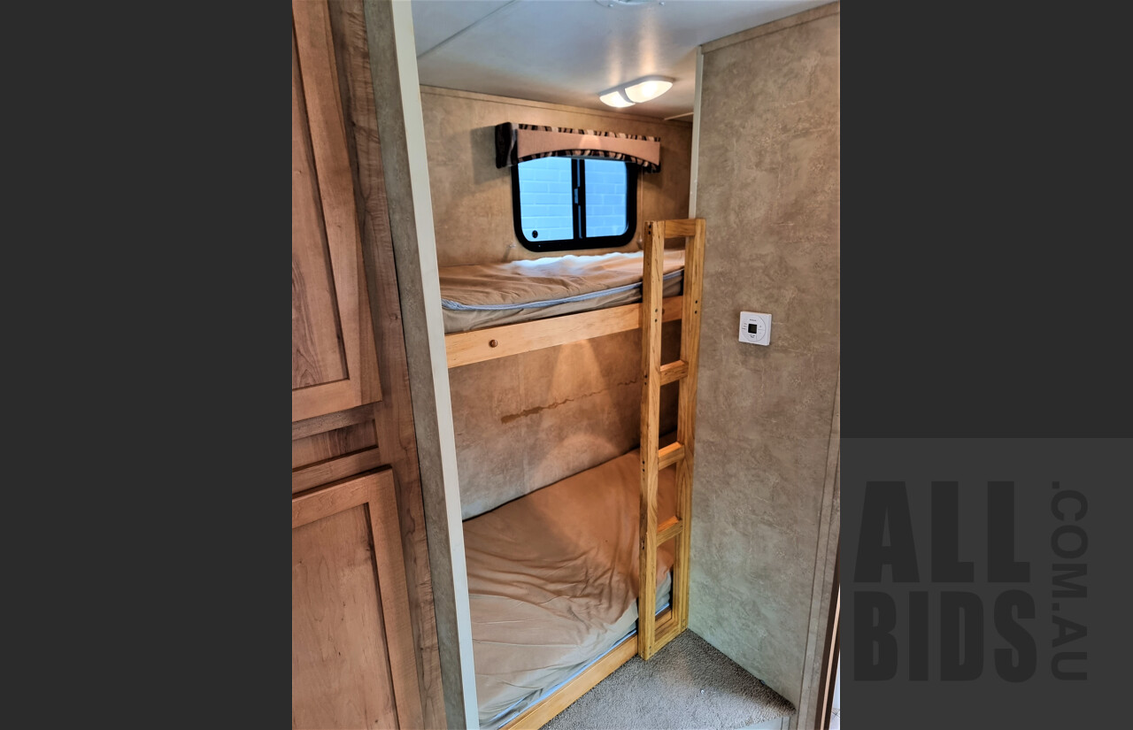 09/2012 Cruiser RV Shadow Cruiser 160BHS 28ft Twin Axle Caravan VIN: 5RXTD2628D1026106