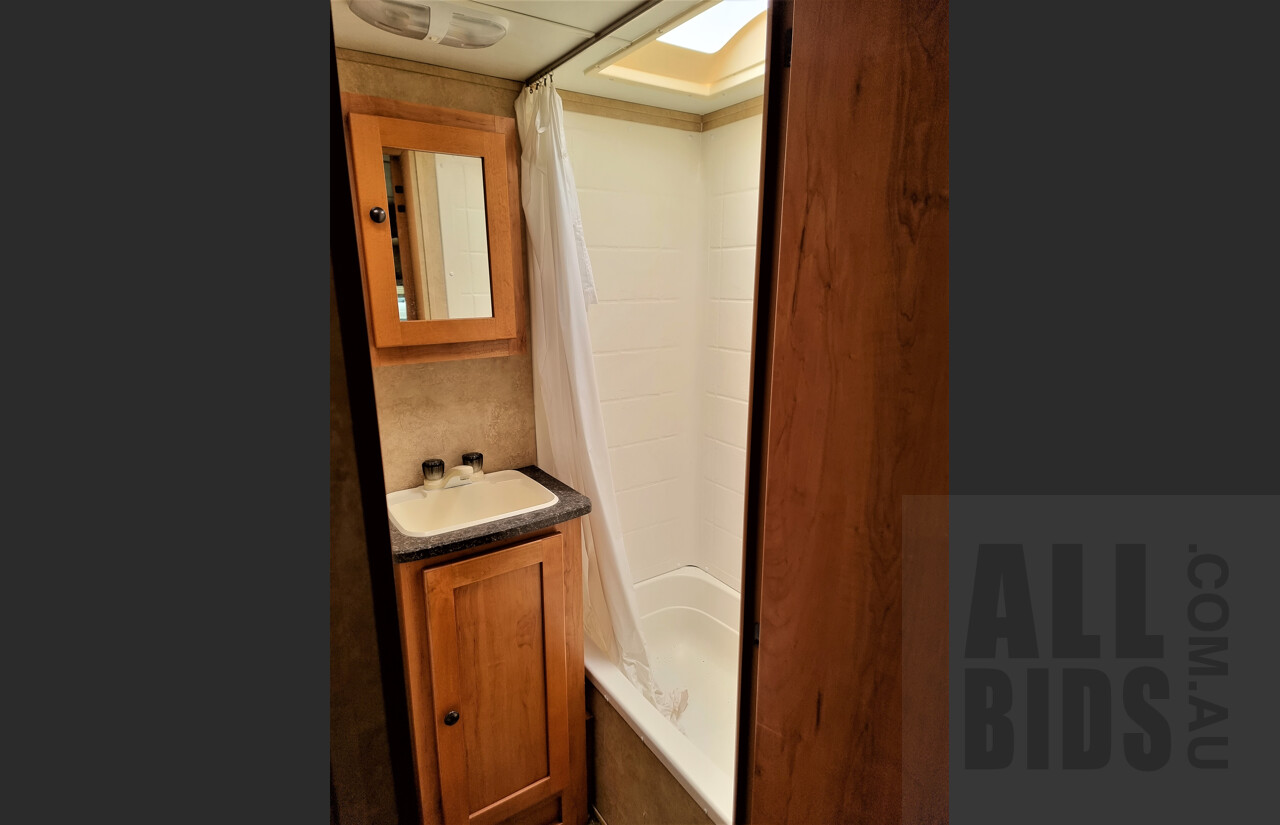 09/2012 Cruiser RV Shadow Cruiser 160BHS 28ft Twin Axle Caravan VIN: 5RXTD2628D1026106