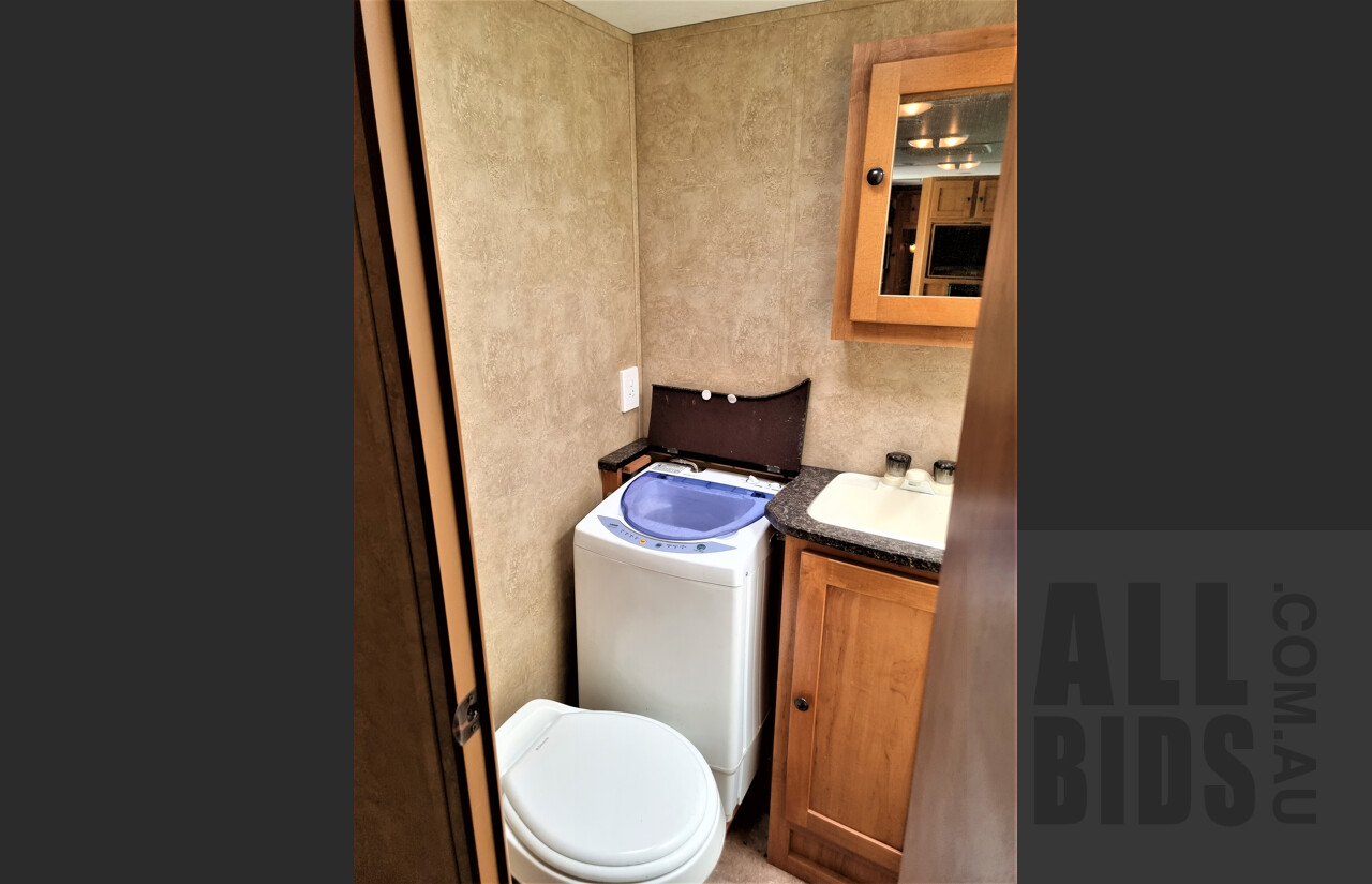 09/2012 Cruiser RV Shadow Cruiser 160BHS 28ft Twin Axle Caravan VIN: 5RXTD2628D1026106