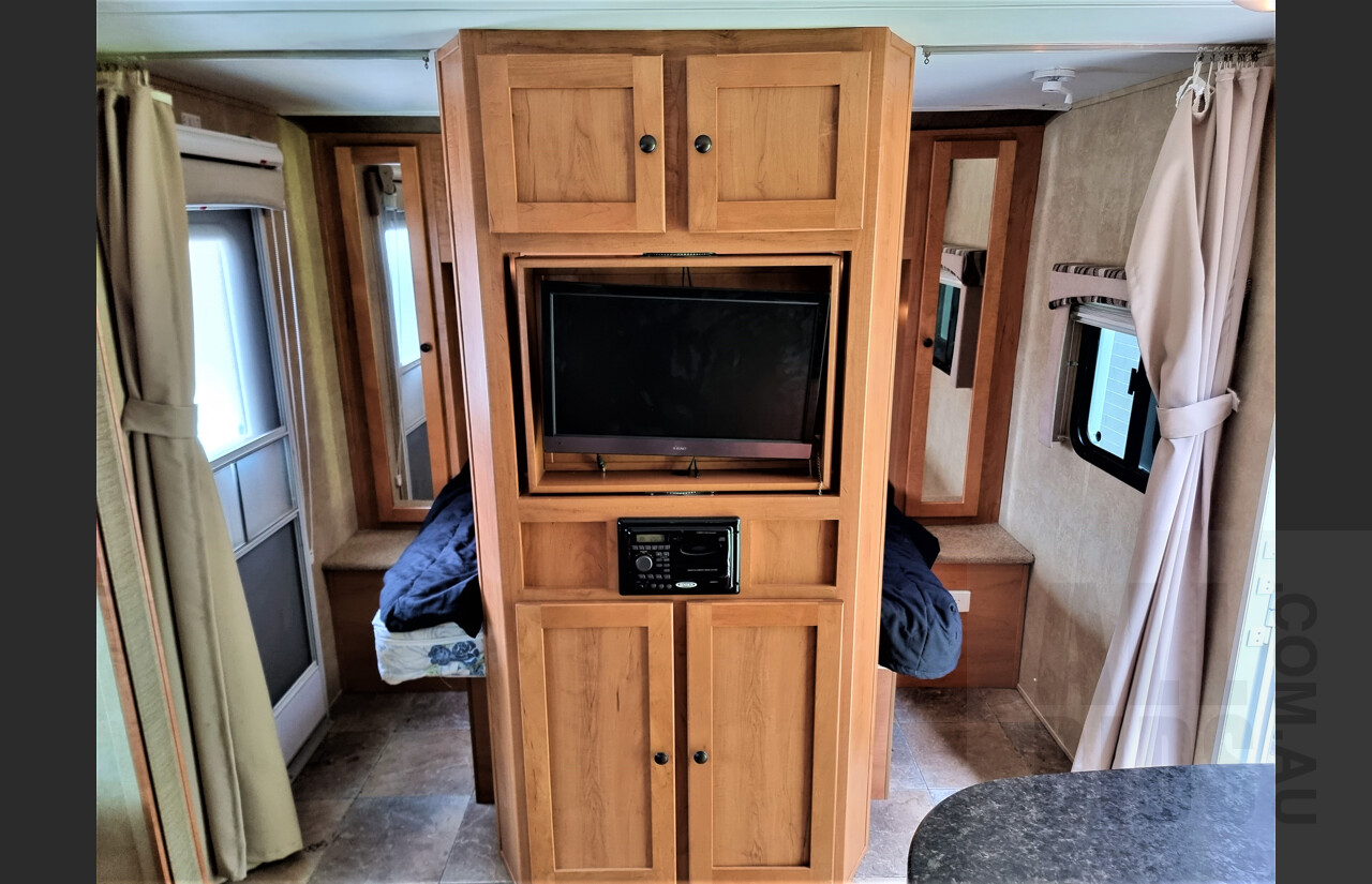 09/2012 Cruiser RV Shadow Cruiser 160BHS 28ft Twin Axle Caravan VIN: 5RXTD2628D1026106
