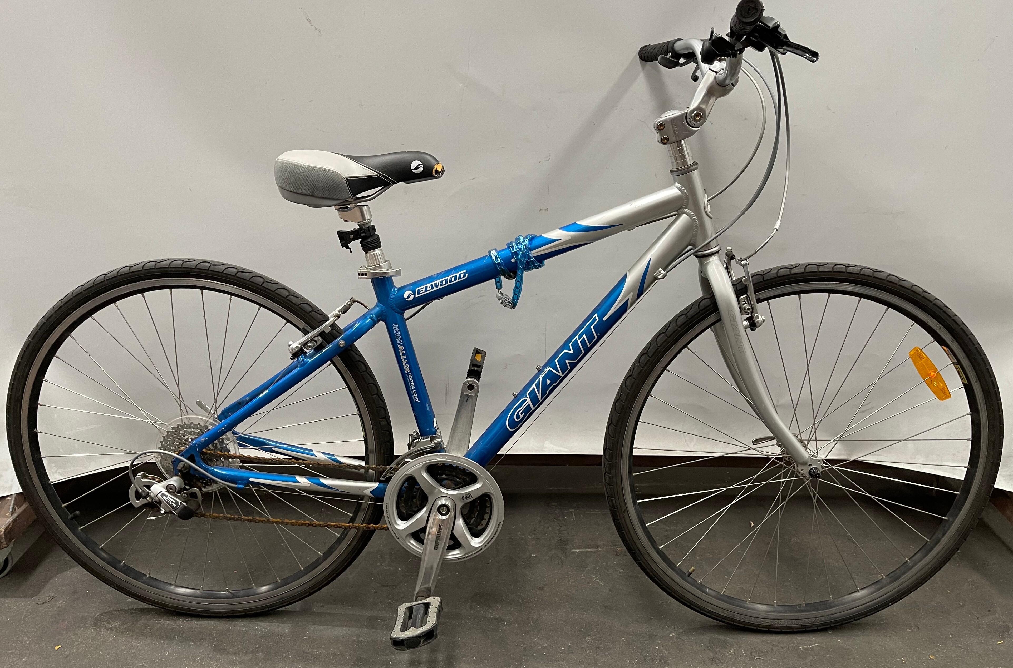 Giant elwood best sale hybrid bike