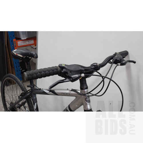 Trek 7100 21 Speed Hybrid Bike