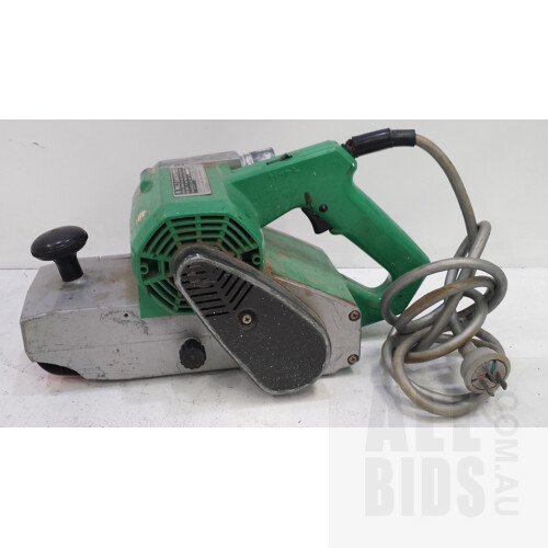 Hitachi 950 Watt Electric Belt Sander