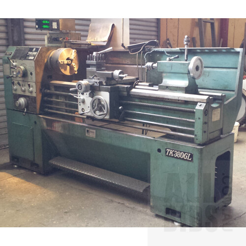 Takang TK 380GL Metal Lathe with Digital Readout, Spindle Attachments and Accessories