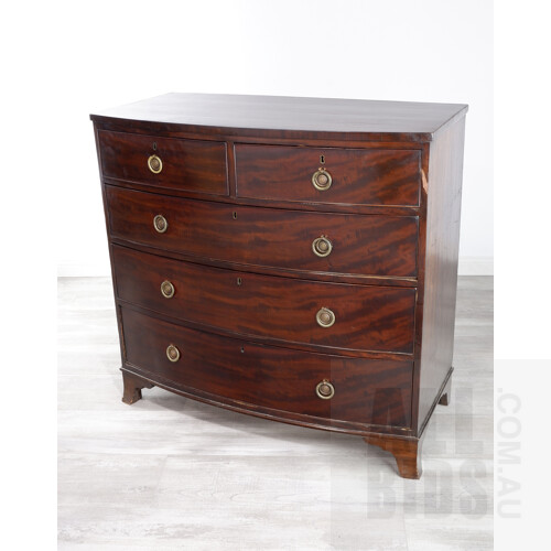 George III Bow Front Mahogany Chest of Drawers, Early to Mid 19th Century