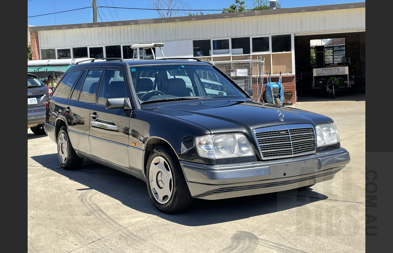 1/1996 Mercedes-Benz E220  4d Wagon Black 2.2L