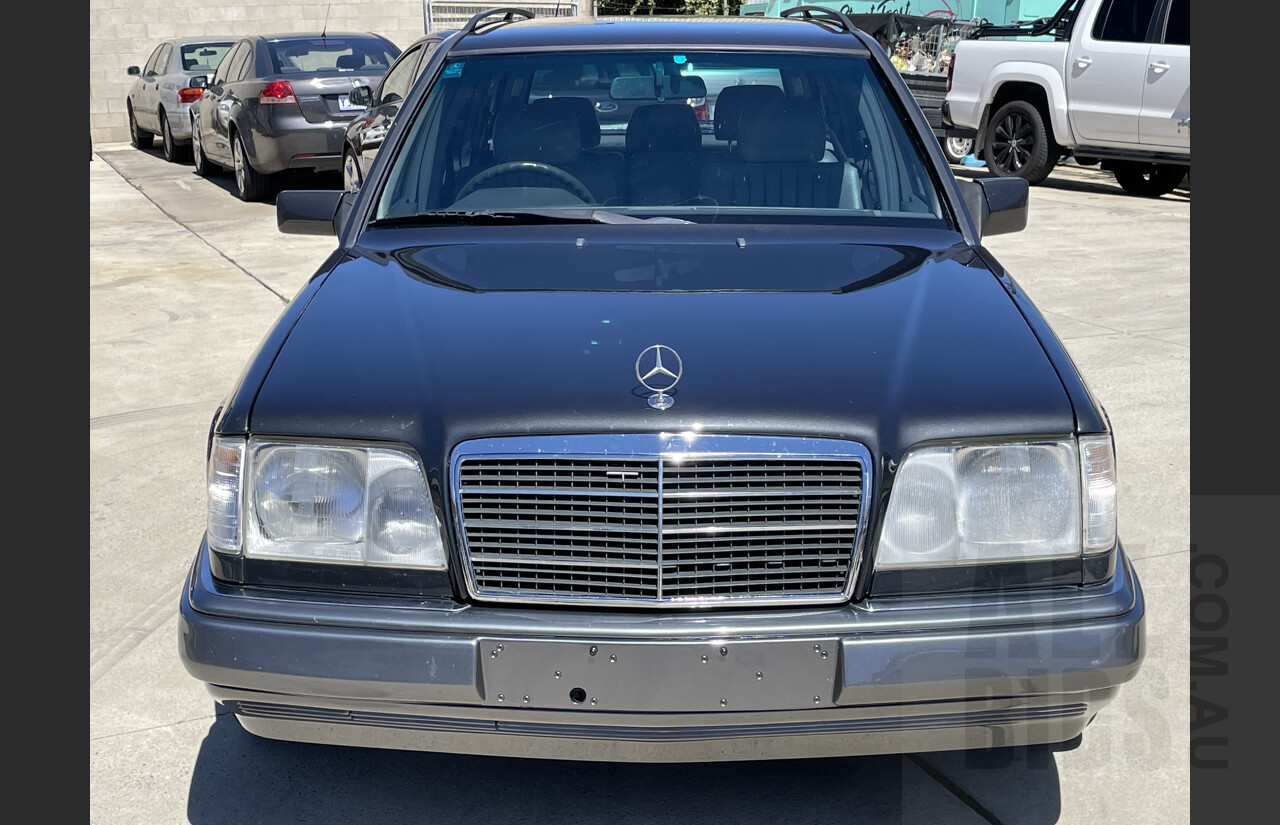 1/1996 Mercedes-Benz E220  4d Wagon Black 2.2L