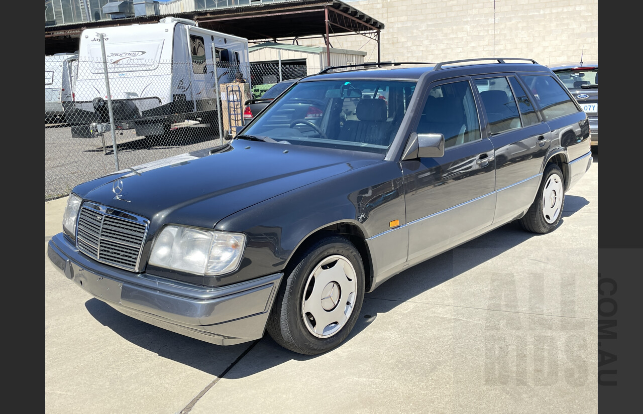1/1996 Mercedes-Benz E220  4d Wagon Black 2.2L