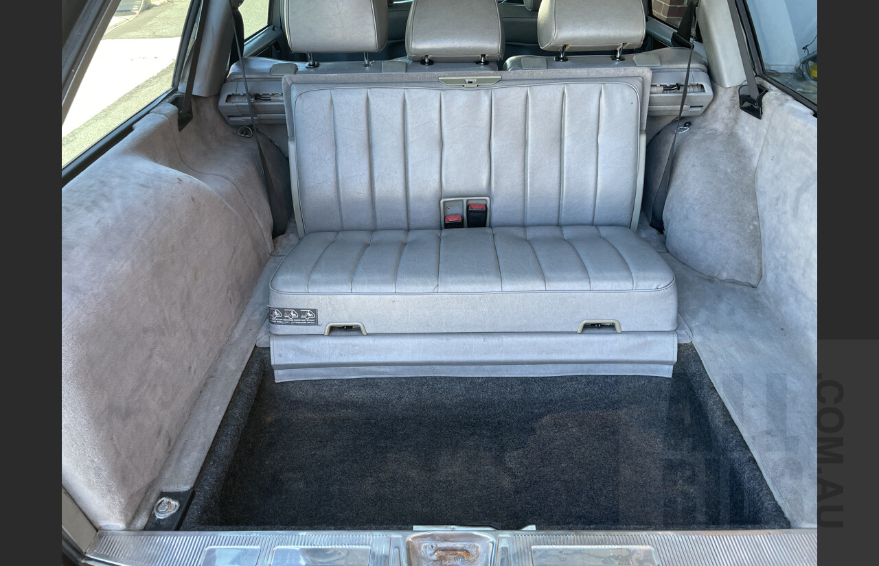 1/1996 Mercedes-Benz E220  4d Wagon Black 2.2L