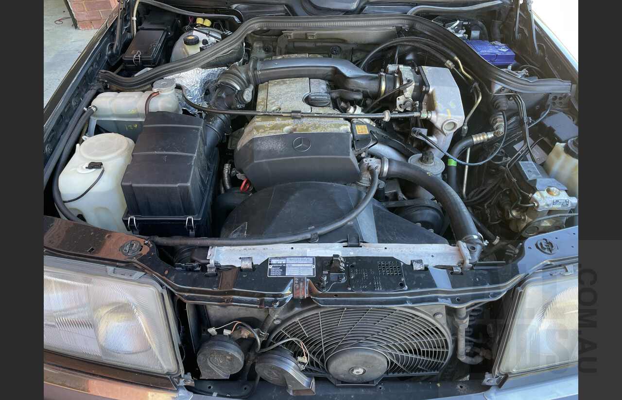 1/1996 Mercedes-Benz E220  4d Wagon Black 2.2L