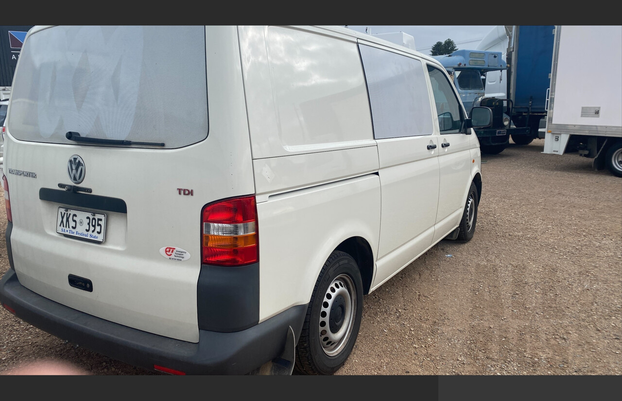 8/2006 Volkswagen Transporter (SWB) T5 Van White 2.5L Turbo Diesel