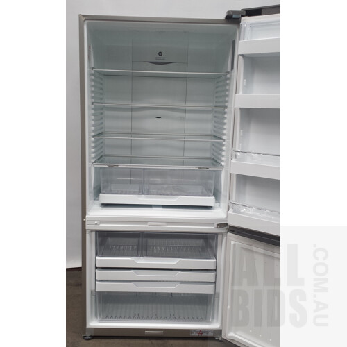 Fisher and Paykel RF522BRPX6 494 Ltr Fridge-Freezer - Ex Display ORP $2199