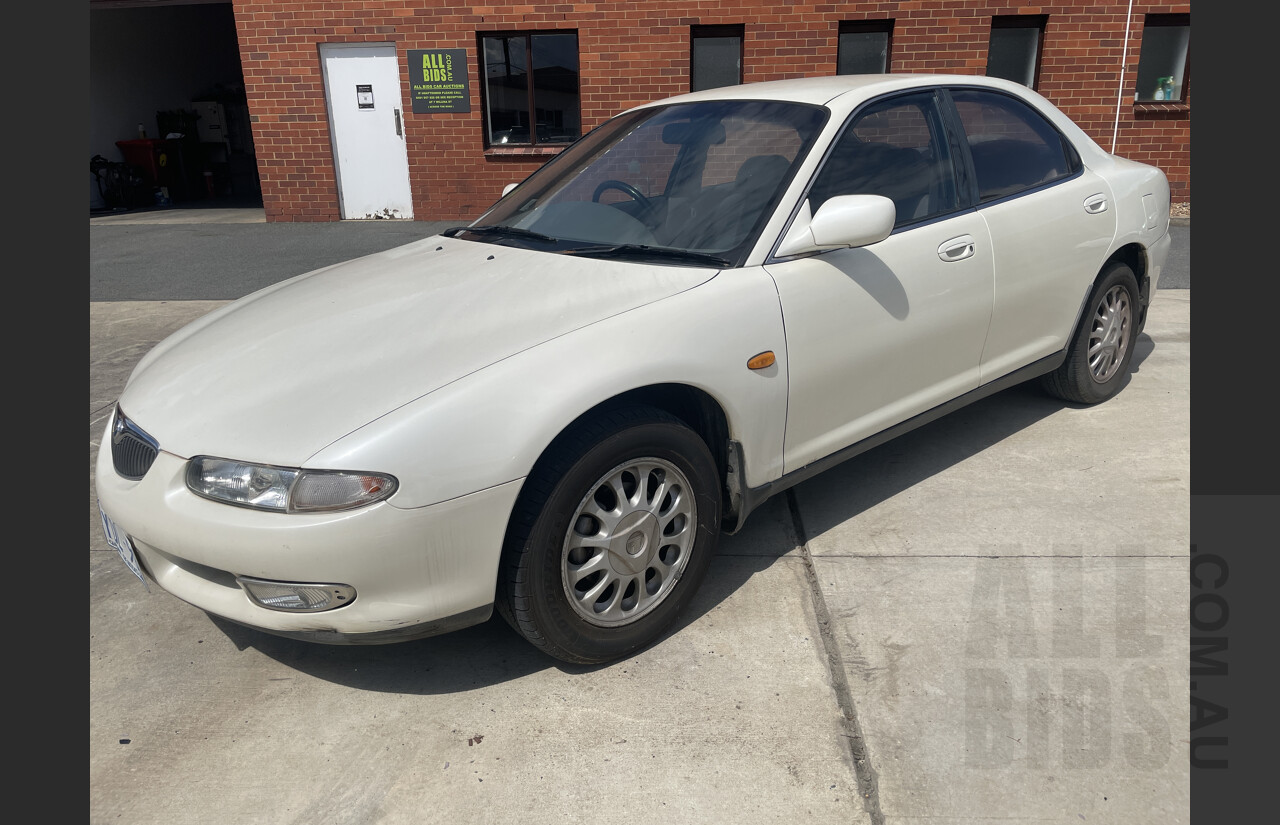 10/1994 Eunos 500 4d Sedan White 2.0L