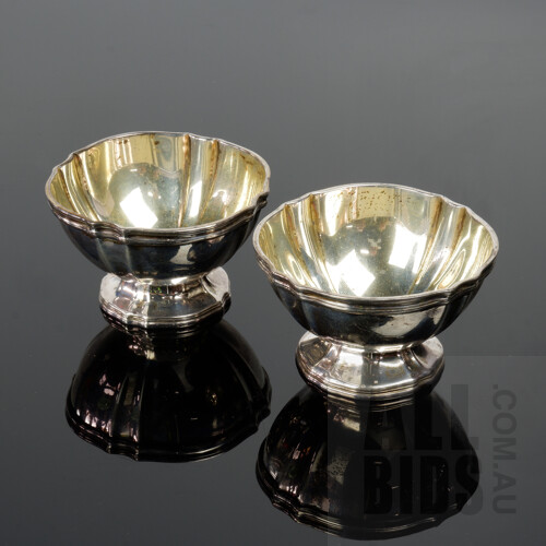 Pair of American Tiffany Sterling Silver Salts with Gilded Interiors, 113g
