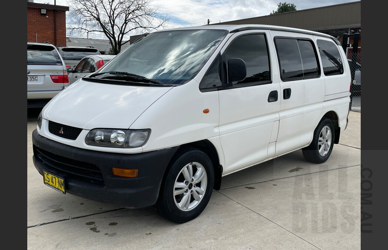 1/2001 Mitsubishi Starwagon Satellite SJ 2d Wagon White 2.0L