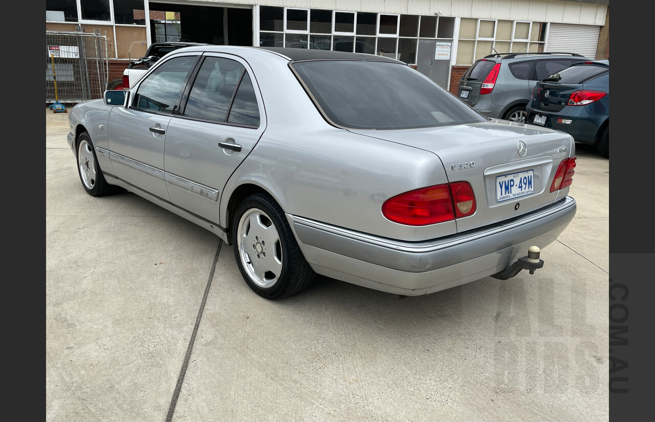 5/1998 Mercedes-Benz E320 Elegance W210 4d Sedan Silver 3.2L