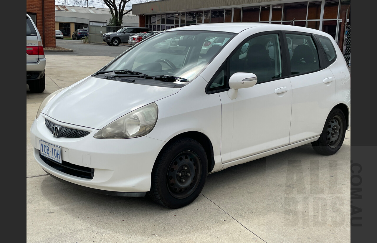 8/2006 Honda Jazz VTi MY06 5d Hatchback White 1.5L