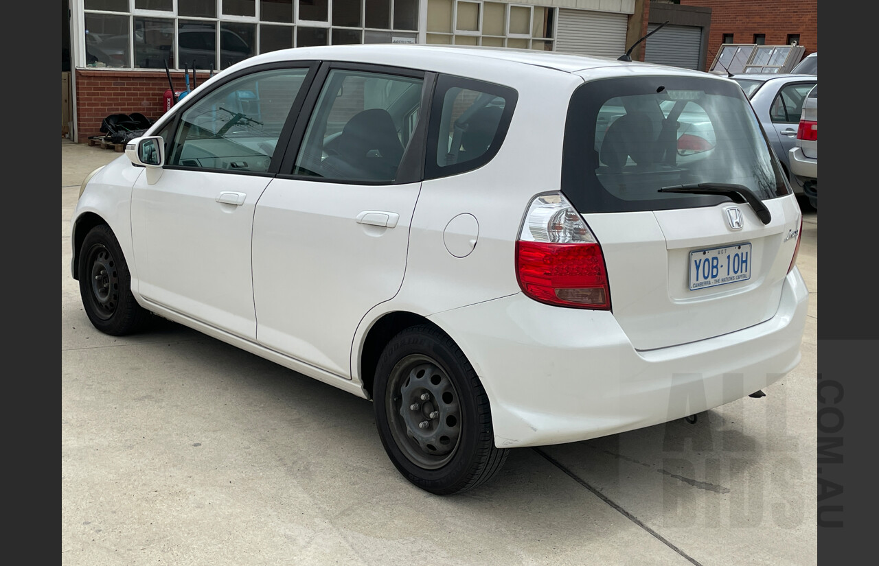 8/2006 Honda Jazz VTi MY06 5d Hatchback White 1.5L