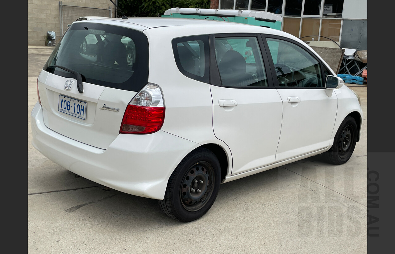 8/2006 Honda Jazz VTi MY06 5d Hatchback White 1.5L