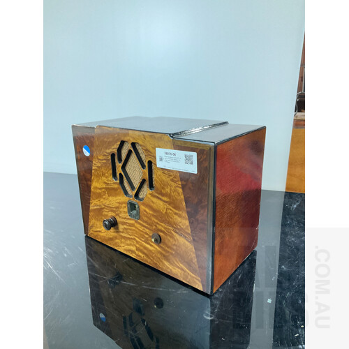 Rare Wonderful 1930s STC Radio in Polished Wooden Cabinet With Contrasting Grain Pattern