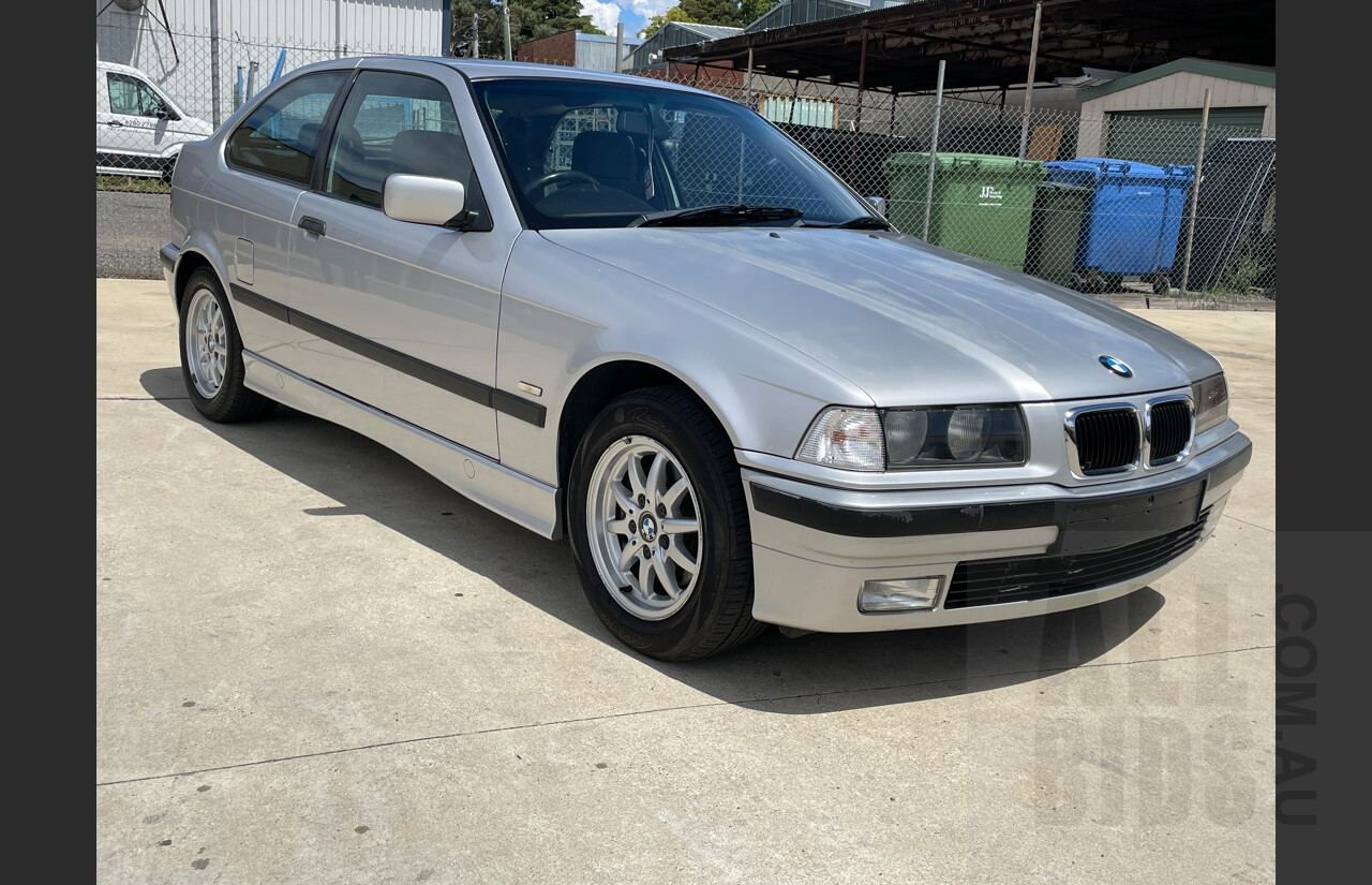 2/2000 BMW 318ti E36 3d Hatchback Silver 1.9L