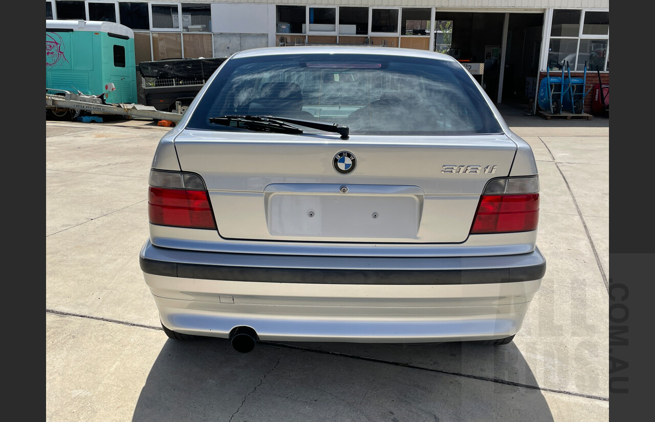 2/2000 BMW 318ti E36 3d Hatchback Silver 1.9L