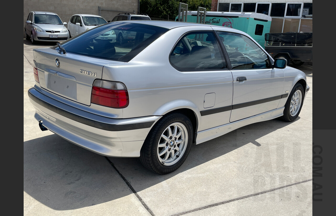 2/2000 BMW 318ti E36 3d Hatchback Silver 1.9L