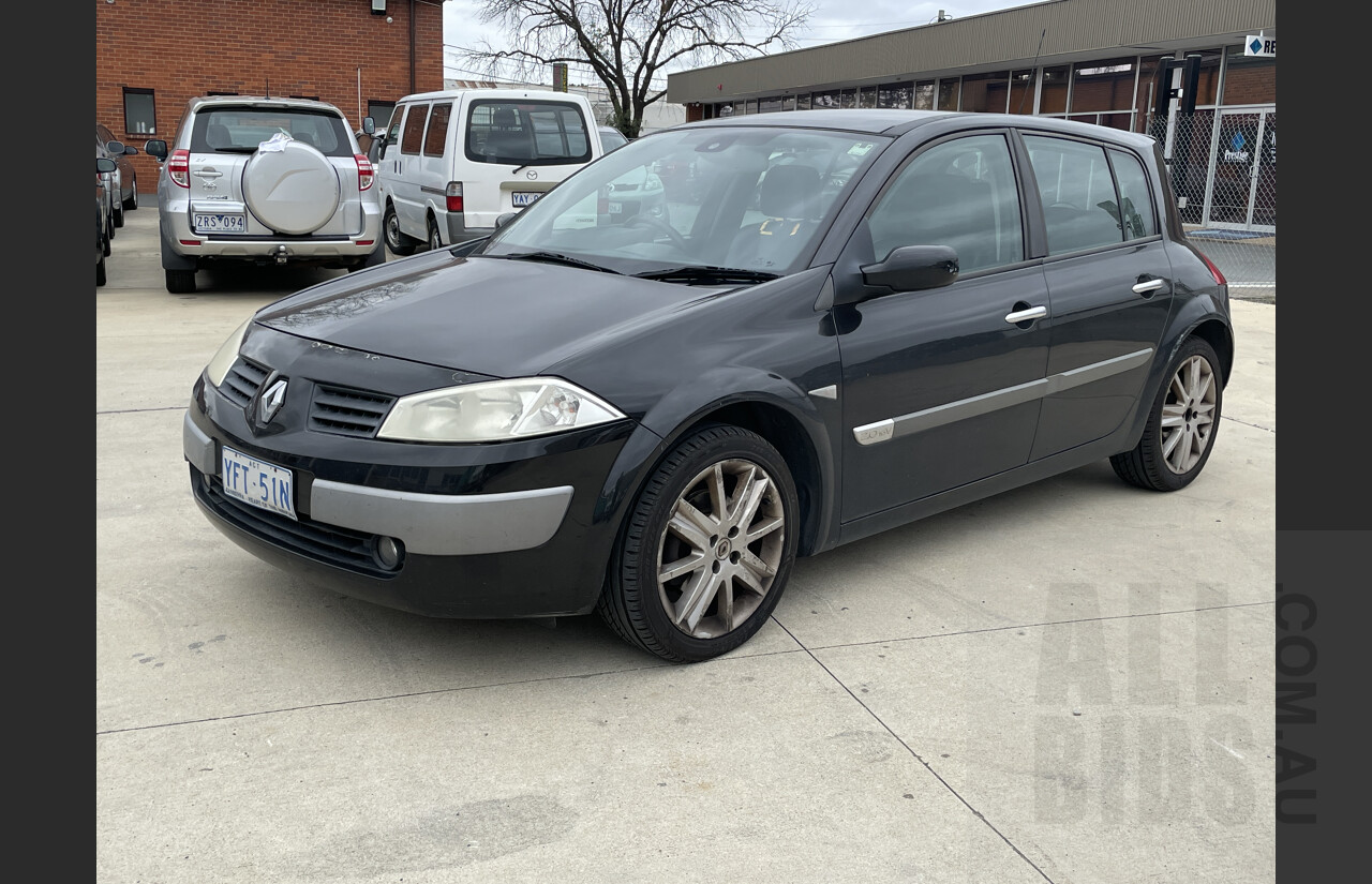 1/2004 Renault Megane Dynamique LX X84 5d Hatchback Black 2.0L