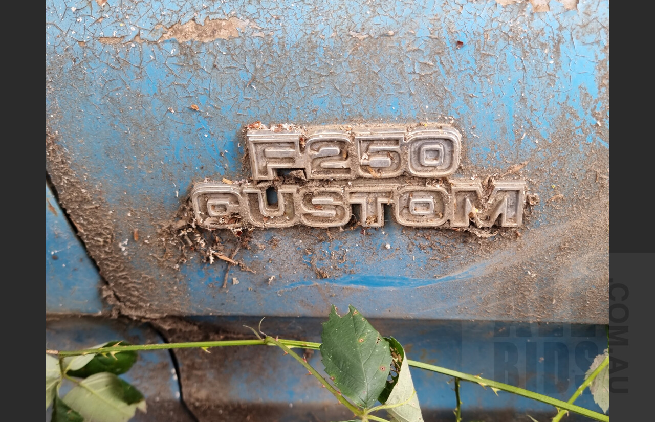 1977 Ford F250 Custom Pick-Up Blue 4.1L - Project Vehicle