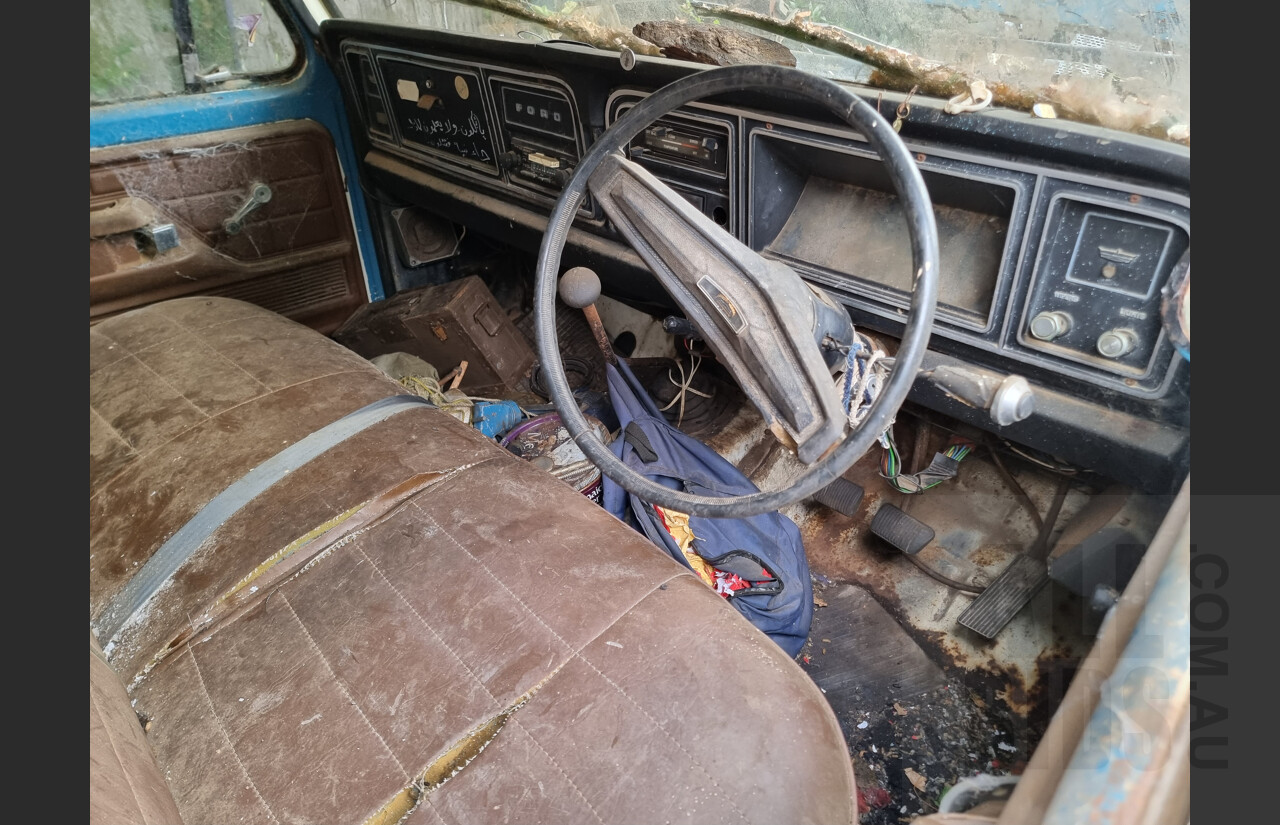 1977 Ford F250 Custom Pick-Up Blue 4.1L - Project Vehicle