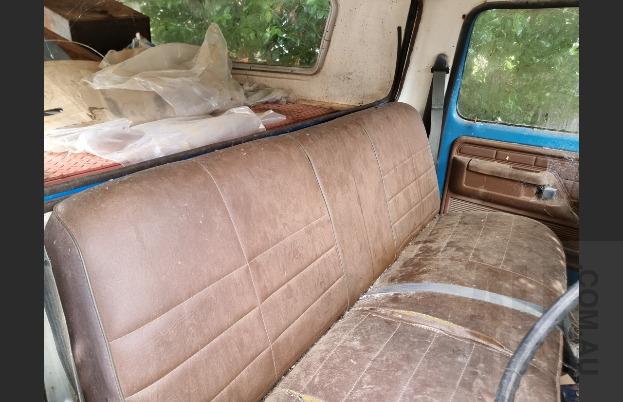 1977 Ford F250 Custom Pick-Up Blue 4.1L - Project Vehicle