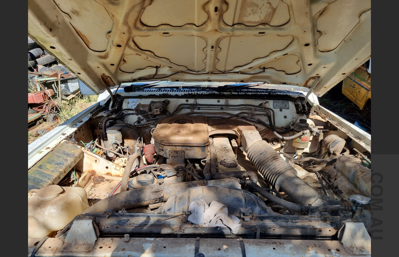 1/1988 Nissan Patrol Y60 (4x4) White 4.2L Diesel Cab Chassis with Steel Tray