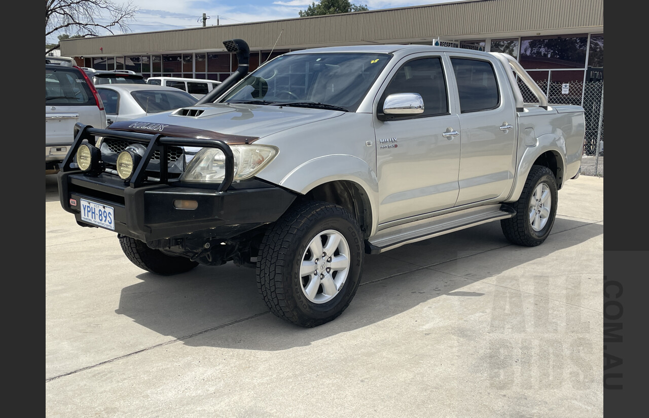 2/2010 Toyota Hilux SR5 (4x4) KUN26R Dual Cab P/up Silver  3.0L